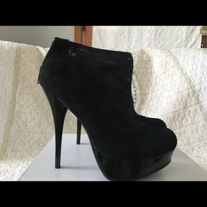 Bamboo black heels booties